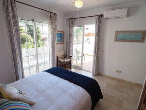3 bedrooms, in-room safe, iron/ironing board, travel cot - Nerja Paradise Rentals - Villa Las Palomas (Nerja)