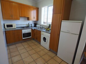 Fridge, microwave, oven, coffee/tea maker