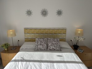 3 bedrooms, in-room safe, iron/ironing board, travel cot - Nerja Paradise Rentals - Villa Valeria (Nerja)