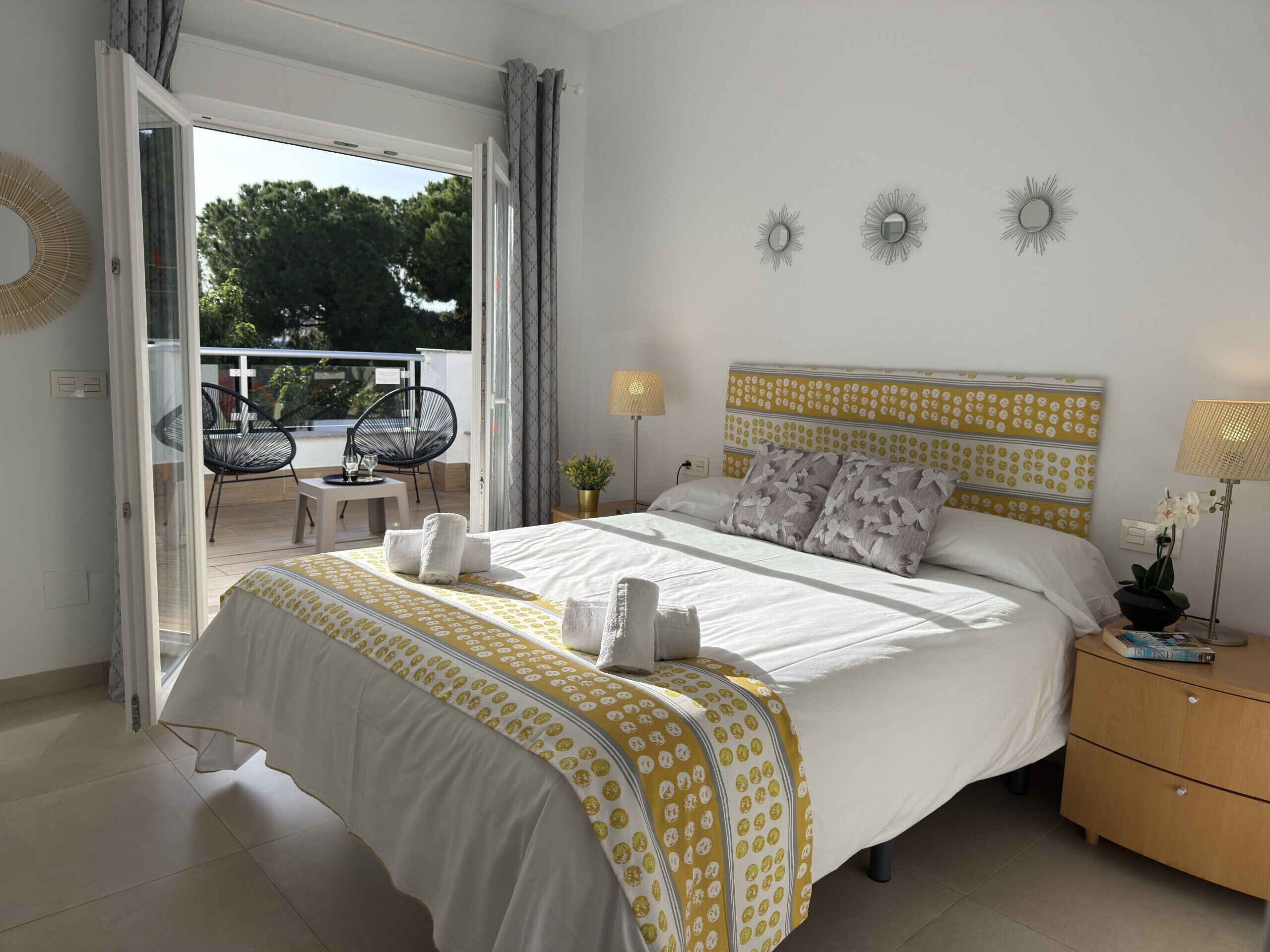 3 bedrooms, in-room safe, iron/ironing board, travel cot