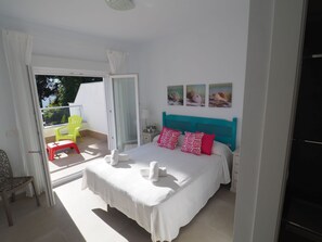 7 bedrooms, in-room safe, iron/ironing board, travel cot