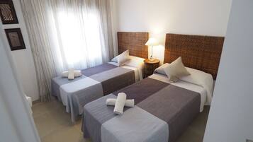 3 slaapkamers, een kluis op de kamer, een strijkplank/strijkijzer