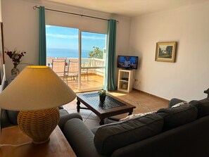 TV, ping pong - Nerja Paradise Rentals - Villa Dos Ardillas (Nerja)