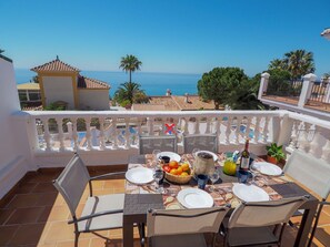 Outdoor dining - Nerja Paradise Rentals - Villa Dos Ardillas (Nerja)