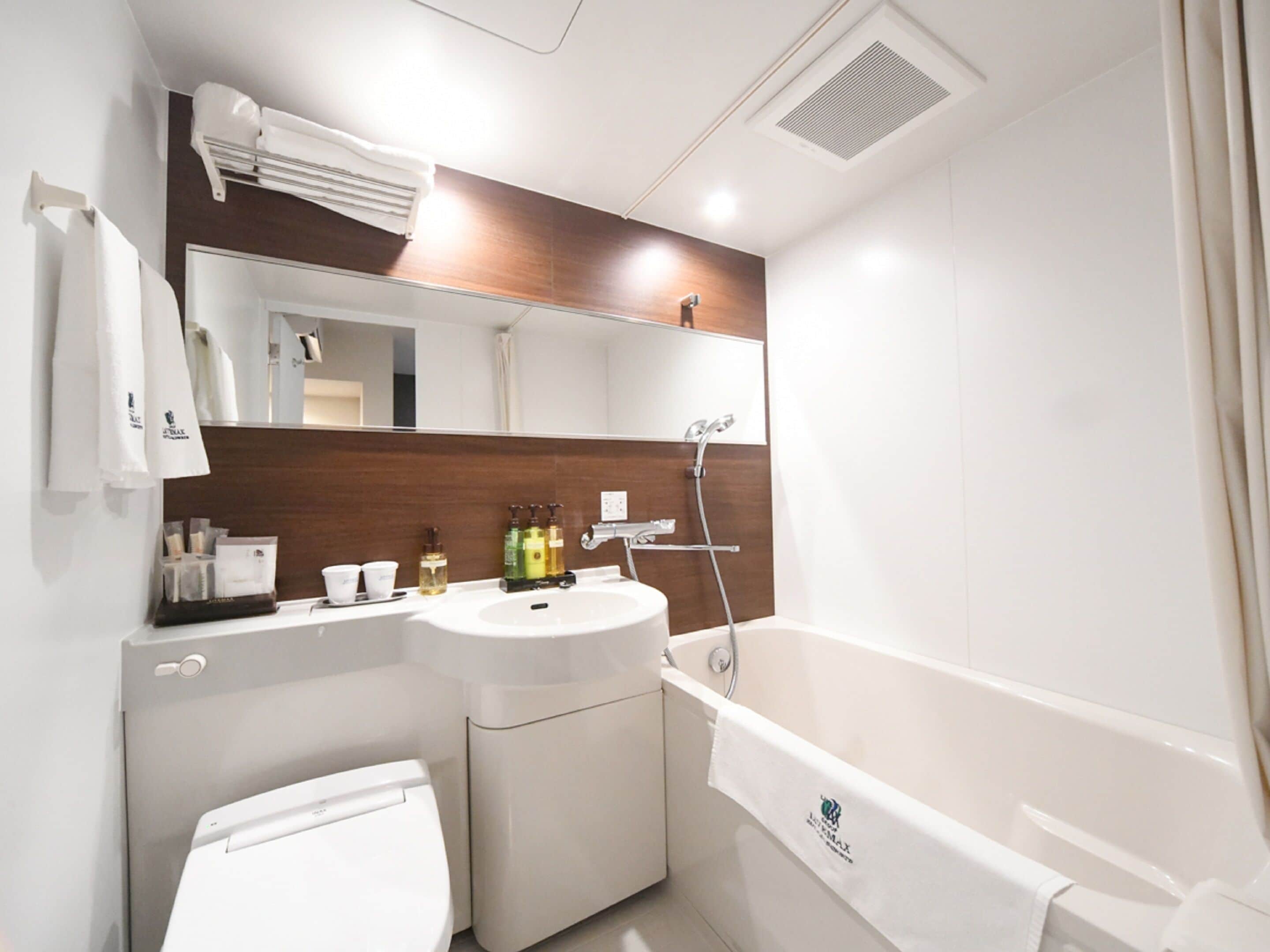 combined shower/bathtub, free toiletries, hair dryer, slippers