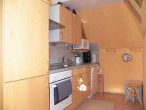 Kylskåp, mikrovågsugn, ugn och diskmaskin