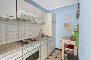 Unclassified image, 2 of 14, button