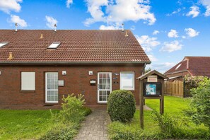 Unclassified image, 3 of 14, button