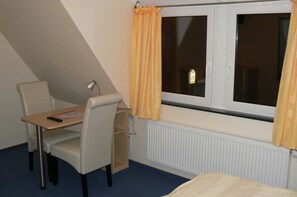 家庭房 | 办公桌、免费 WiFi