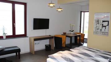 1 bedroom, desk, WiFi, bed sheets