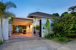 Free self-parking - Villa Sukjai (Rawai)