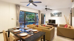 Deluxe Villa | In-room dining - Villa Sukjai (Rawai)