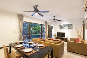 Deluxe Villa | In-room dining