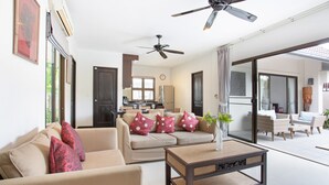 Deluxe Villa | Living room | Smart TV - Villa Sukjai (Rawai)