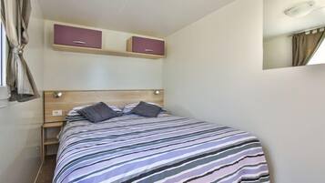 Mobile Home | 1 bedroom, free cribs/infant beds, bed sheets