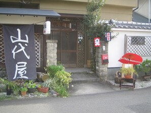 Property entrance - Yamashiroya (Nara)