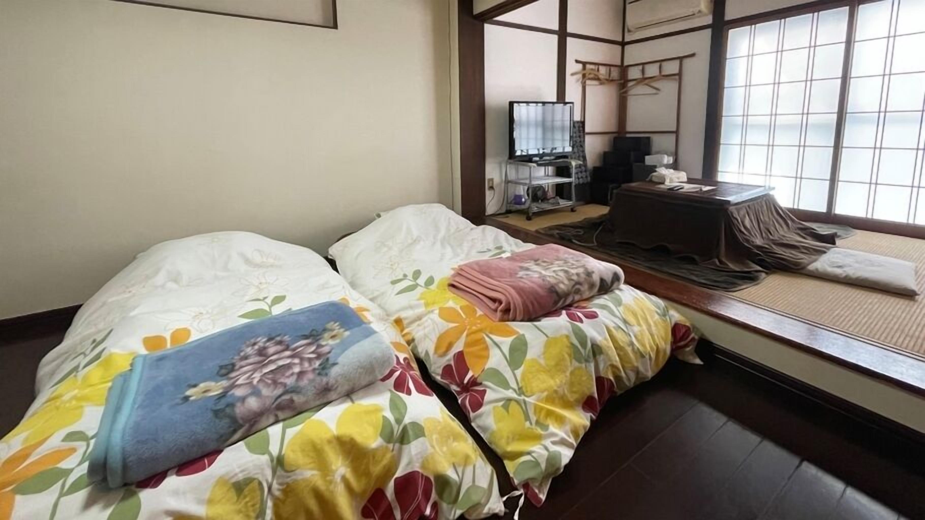Free WiFi, bed sheets