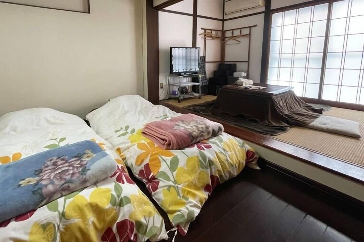 WiFi (free), bed sheets