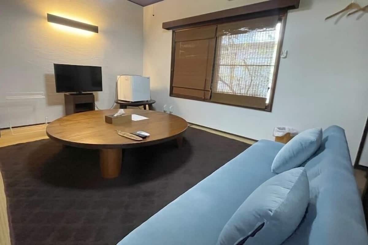 Living area | Flat-screen TV