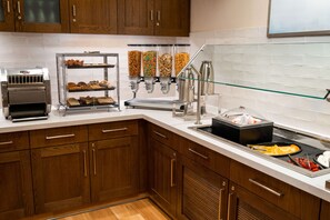 Free daily breakfast  - Homewood Suites by Hilton Rancho Cordova Sacramento (Rancho Cordova)