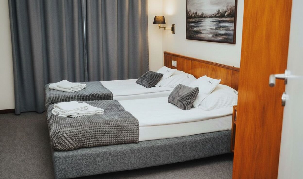 Dobbeltrom – comfort | Skrivebord, skrivebord for bærbar PC og strykejern/-brett