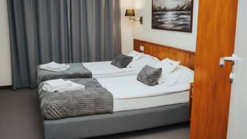 舒適雙人房 | 書桌、筆電工作空間、熨斗/熨衣板、免費無線上網