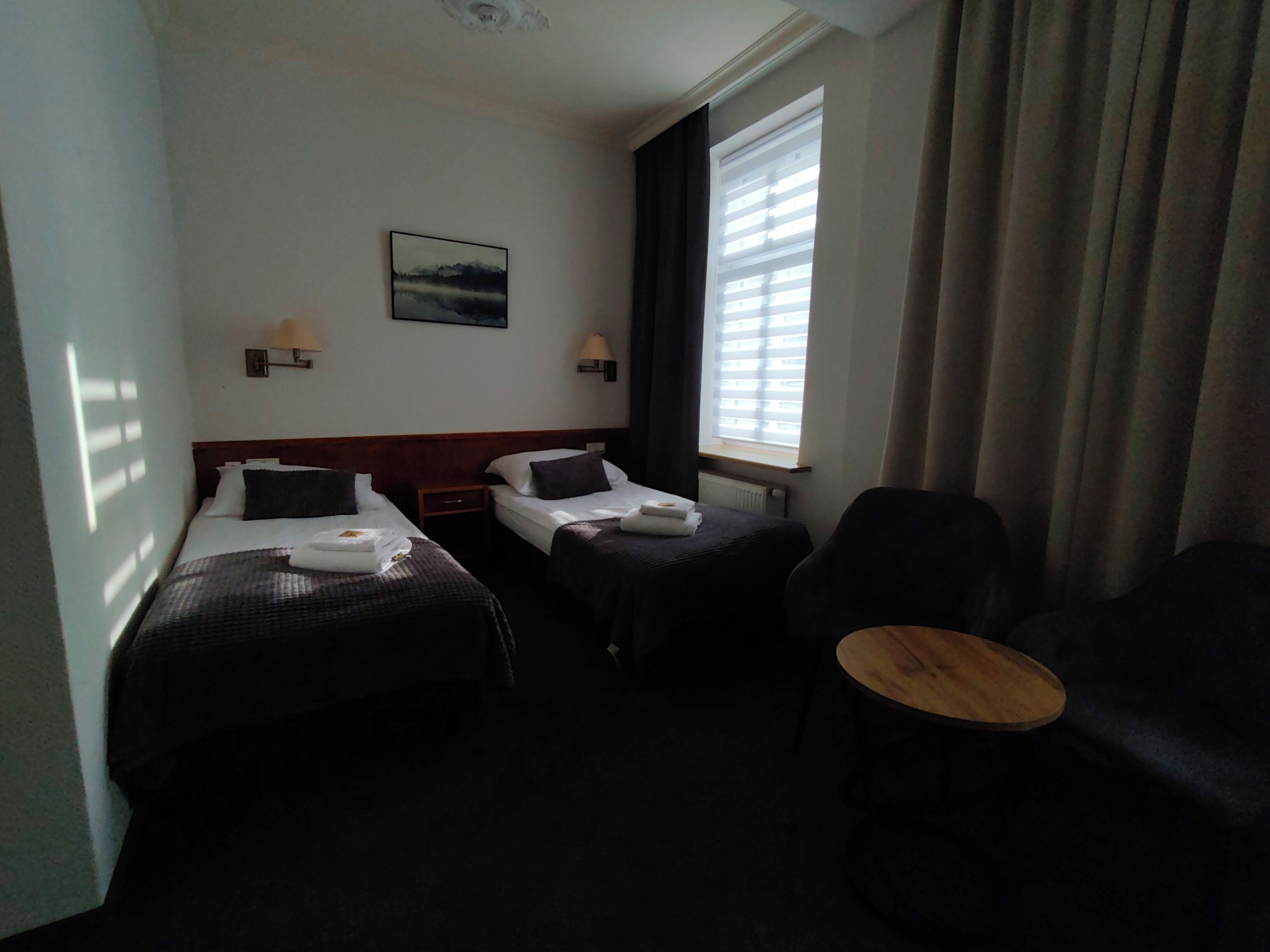 Rom – comfort (N) | Skrivebord, skrivebord for bærbar PC og strykejern/-brett