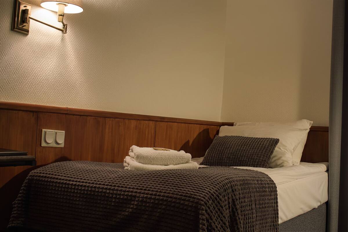 Bureau, espace de travail pour ordinateur portable