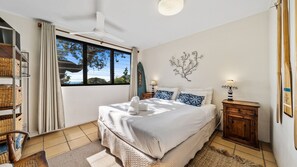 4 bedrooms, WiFi - Mintee 3 | Beachfront, 4 bed, 2.5 bath - 50m to beach with views (Point Lookout)