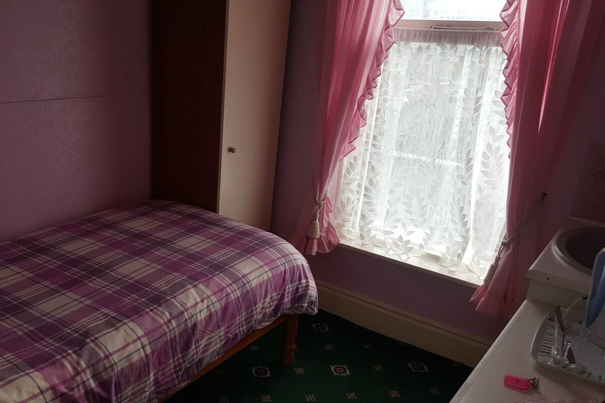 Chambre Simple Standard (Room 4) | Fer et planche à repasser, Wi-Fi gratuit, draps fournis