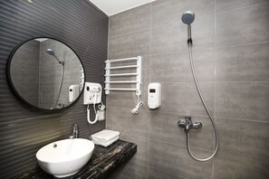 Standard Twin Room | Bathroom