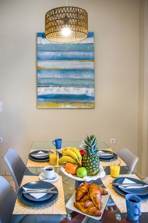 Room, Balcony (Quadruple) | In-room dining