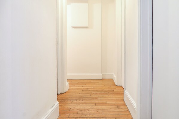 Hallway - Sidney Street B (London)
