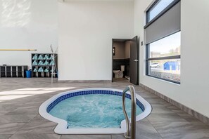 Indoor pool, sun loungers