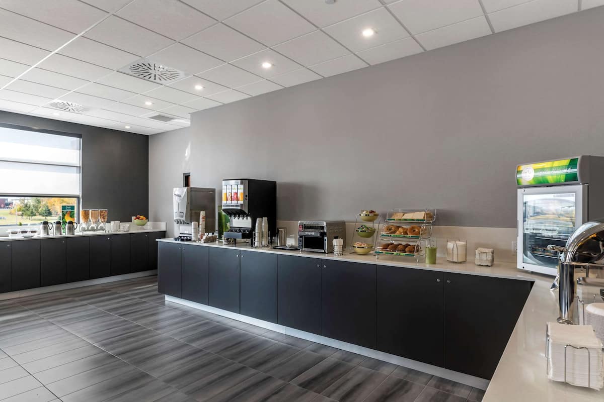 free daily continental breakfast