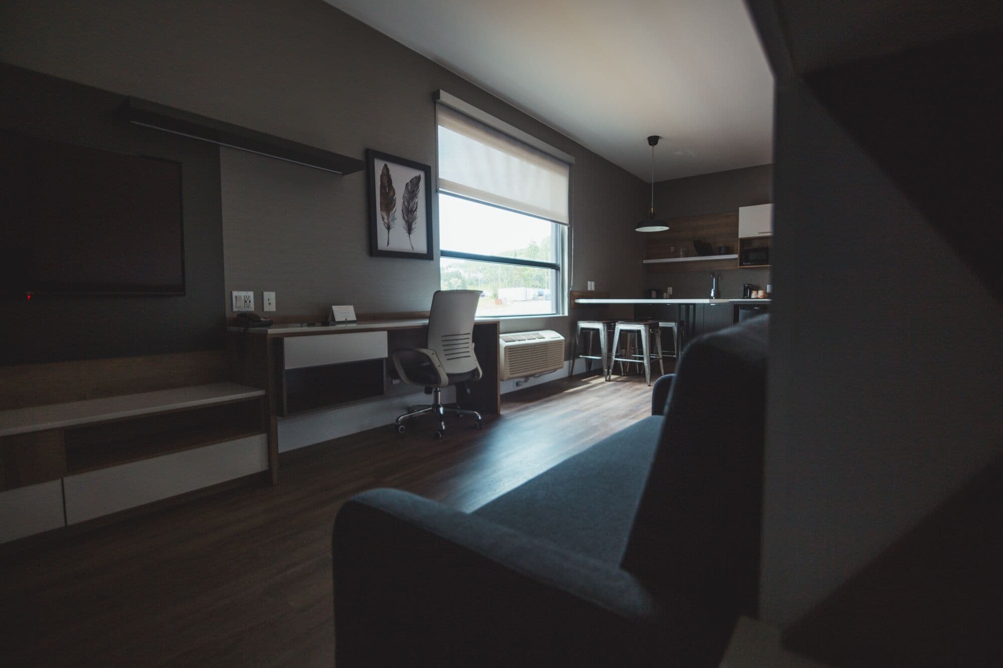 suite, 1 king bed, non smoking | desk, soundproofing, iron/ironing board, free cots/infant beds