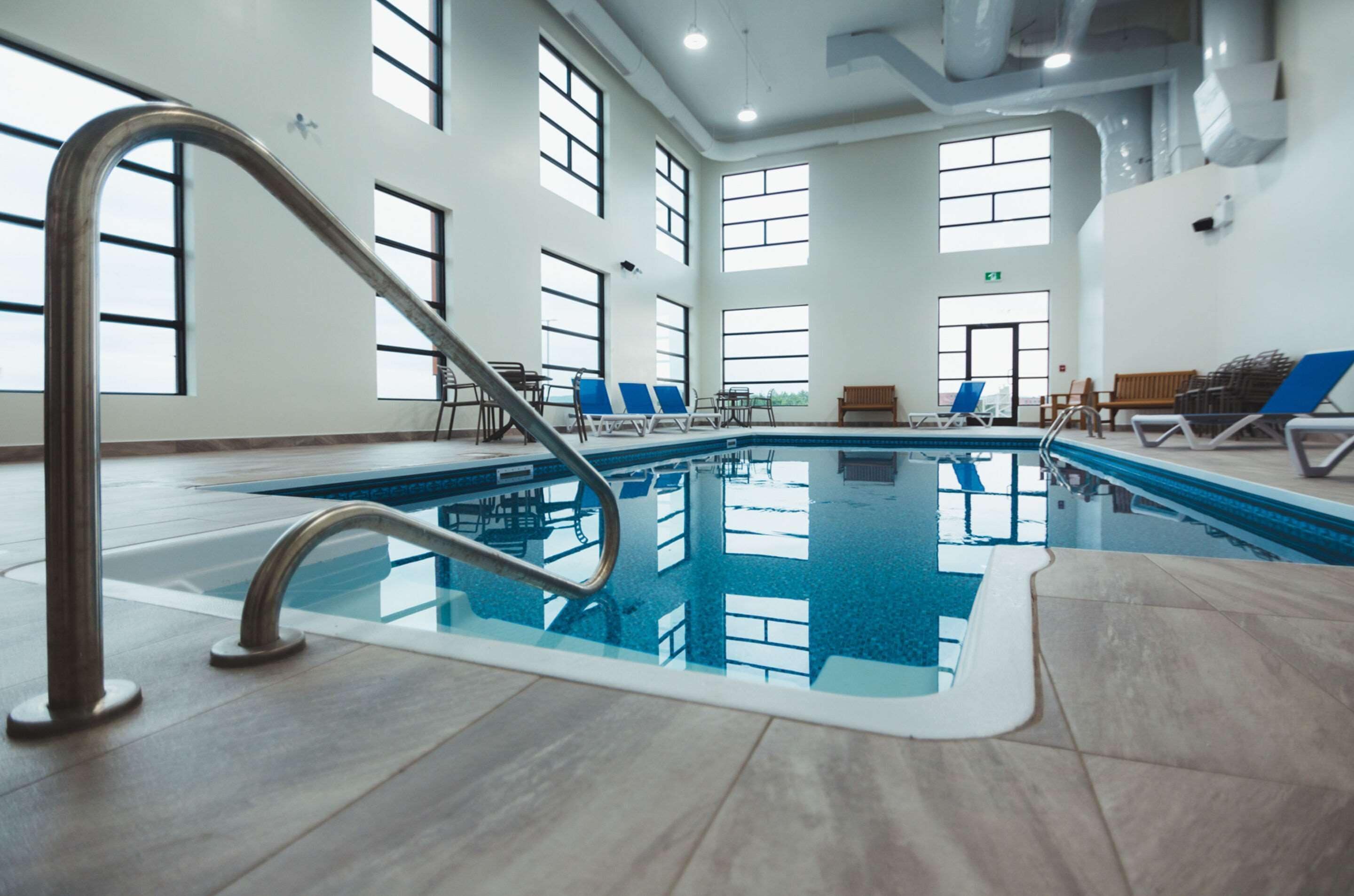 indoor pool, pool loungers