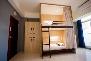 In-room safe, soundproofing, free WiFi, bed sheets