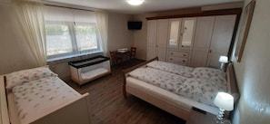 Blackout curtains, free WiFi, bed sheets - Gästehaus Gerhardt (Schweigen-Rechtenbach)