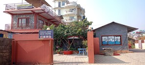 Mặt tiền nơi lưu trú