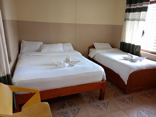 Free WiFi, bed sheets - Pokhara Metro Eco Hotel - Hostel (Pokhara)