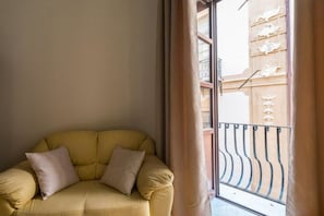Egyptian cotton sheets, premium bedding, in-room safe - Addauru B&B (Palermo)