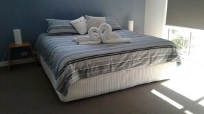 5 bedrooms, iron/ironing board, bed sheets