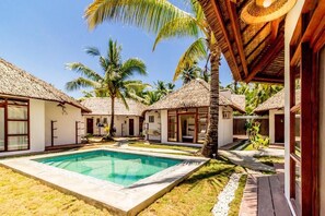 Outdoor pool - Blauset House Ii (General Luna)