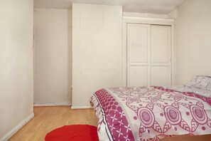 Deluxe Room (4) | Iron/ironing board, free WiFi, bed sheets - Cephas Street (London)