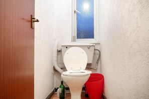Bathroom - Cephas Street (London)
