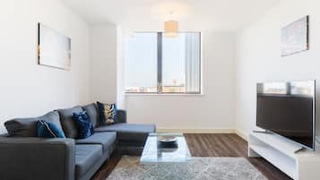Luxury Apartment, Private Bathroom, City View (3rd Floor) | Lounge