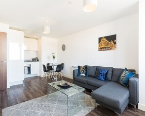 Luxury Apartment, Private Bathroom, City View (3rd Floor) | Lounge
