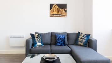 Luxury Apartment, Private Bathroom, City View (3rd Floor) | Lounge