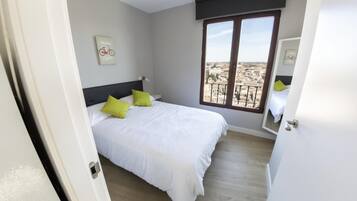 2 slaapkamers, reisbedje